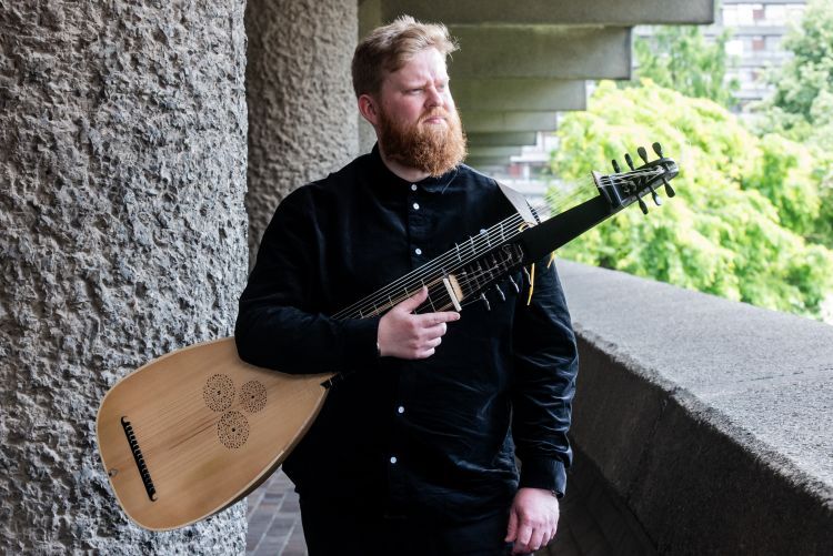 Jens Franke holding theorbo